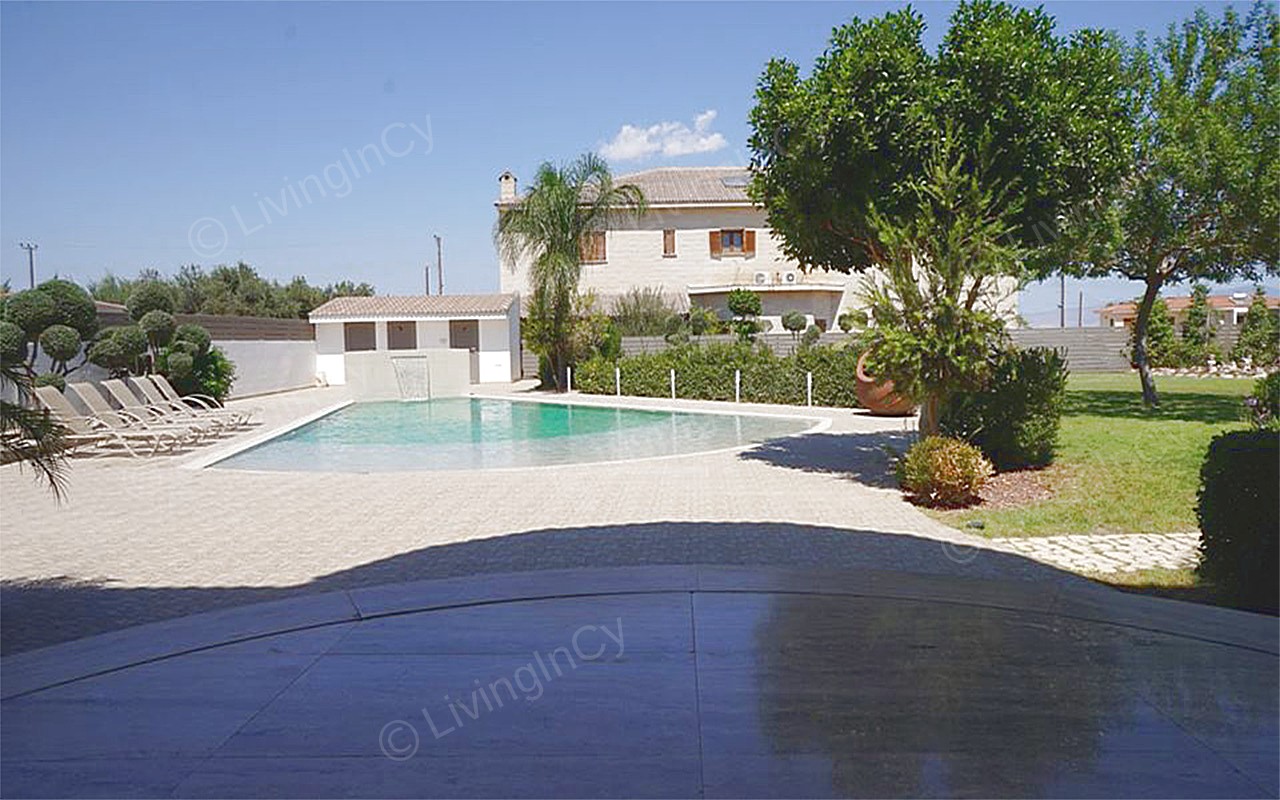 4 Bed house Villa In Ayioi Trimithias For Rent